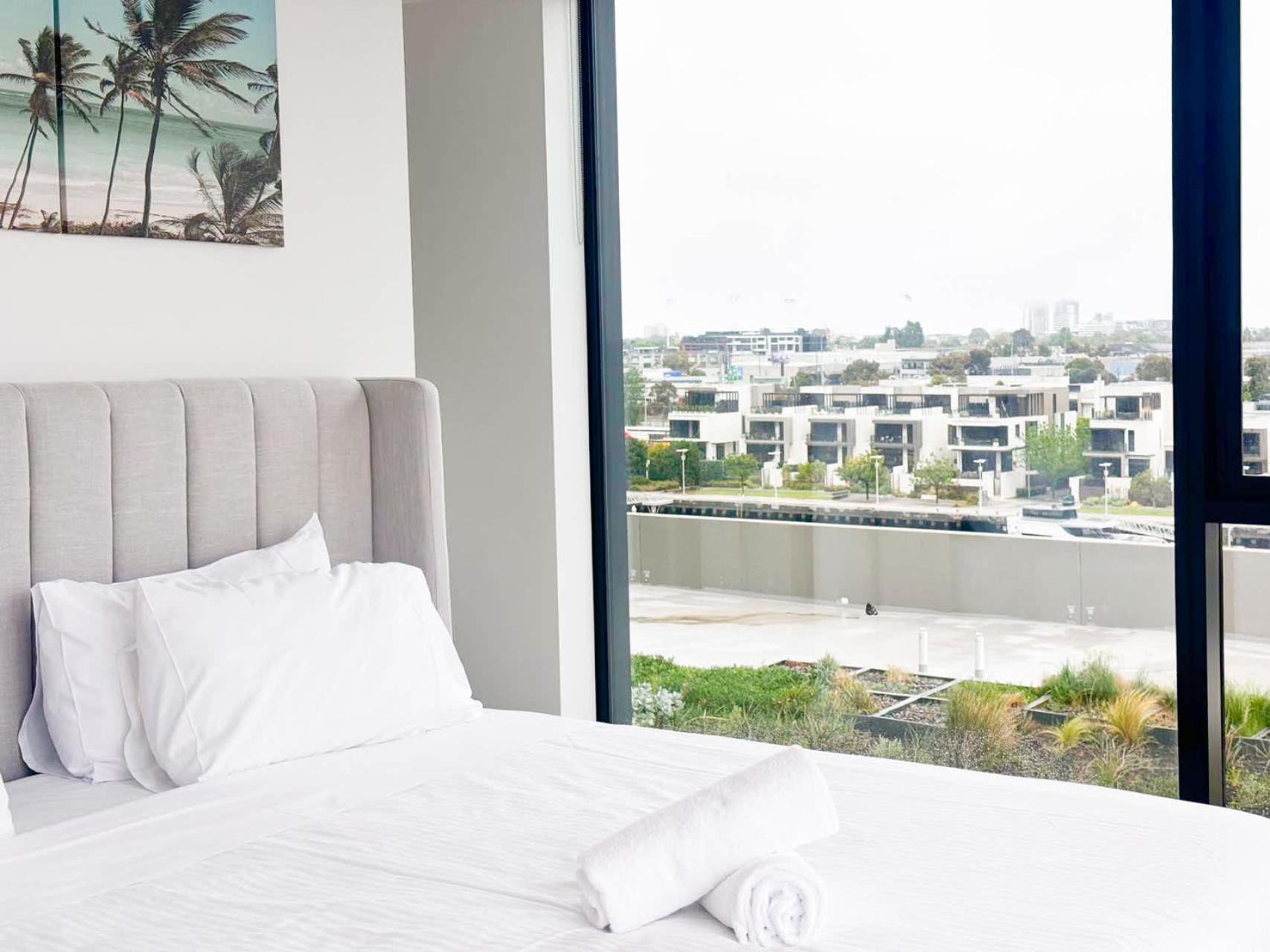 Amazing CBD 3BR Apt Bayview Free Parking