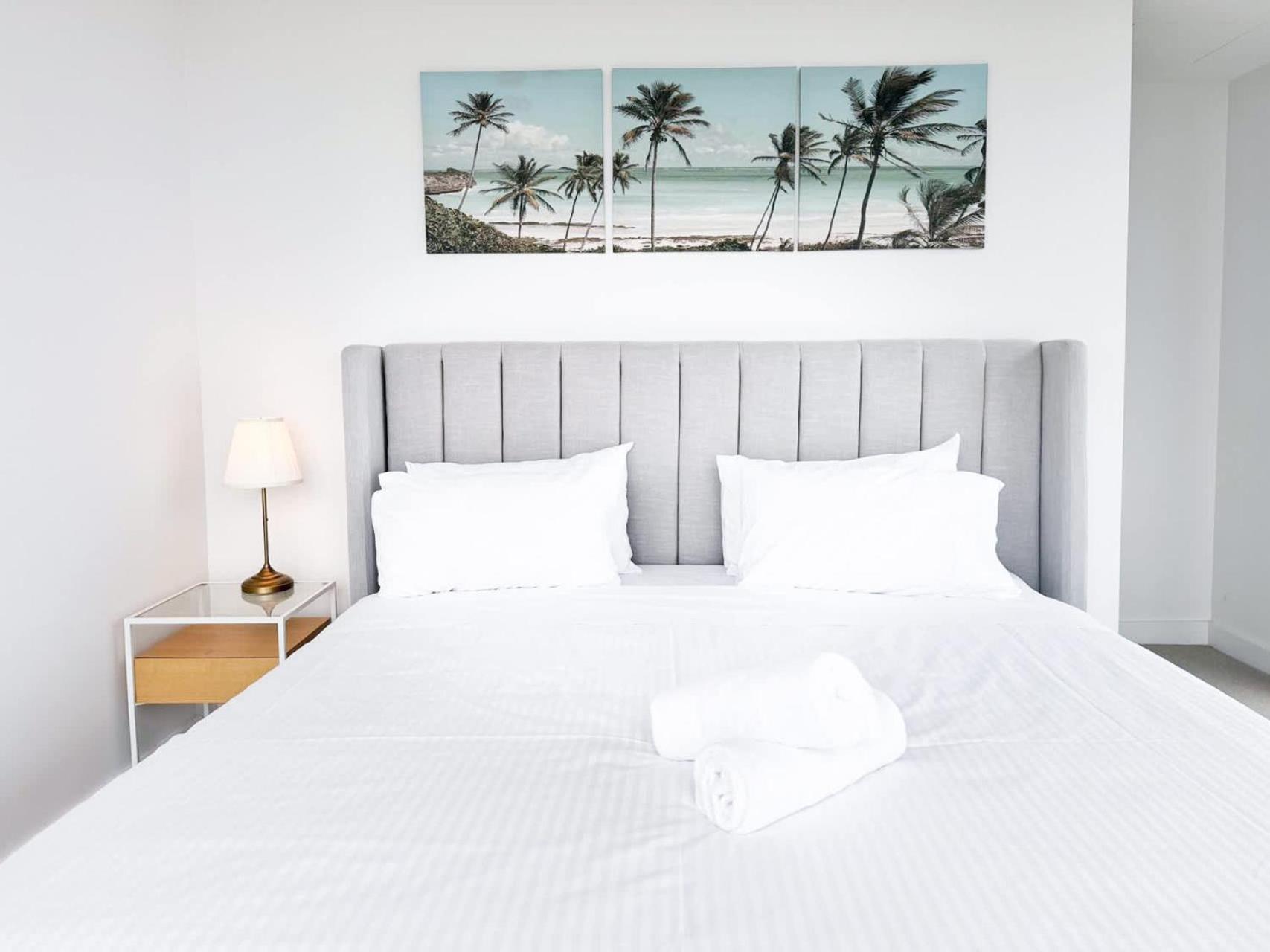 Amazing CBD 3BR Apt Bayview Free Parking