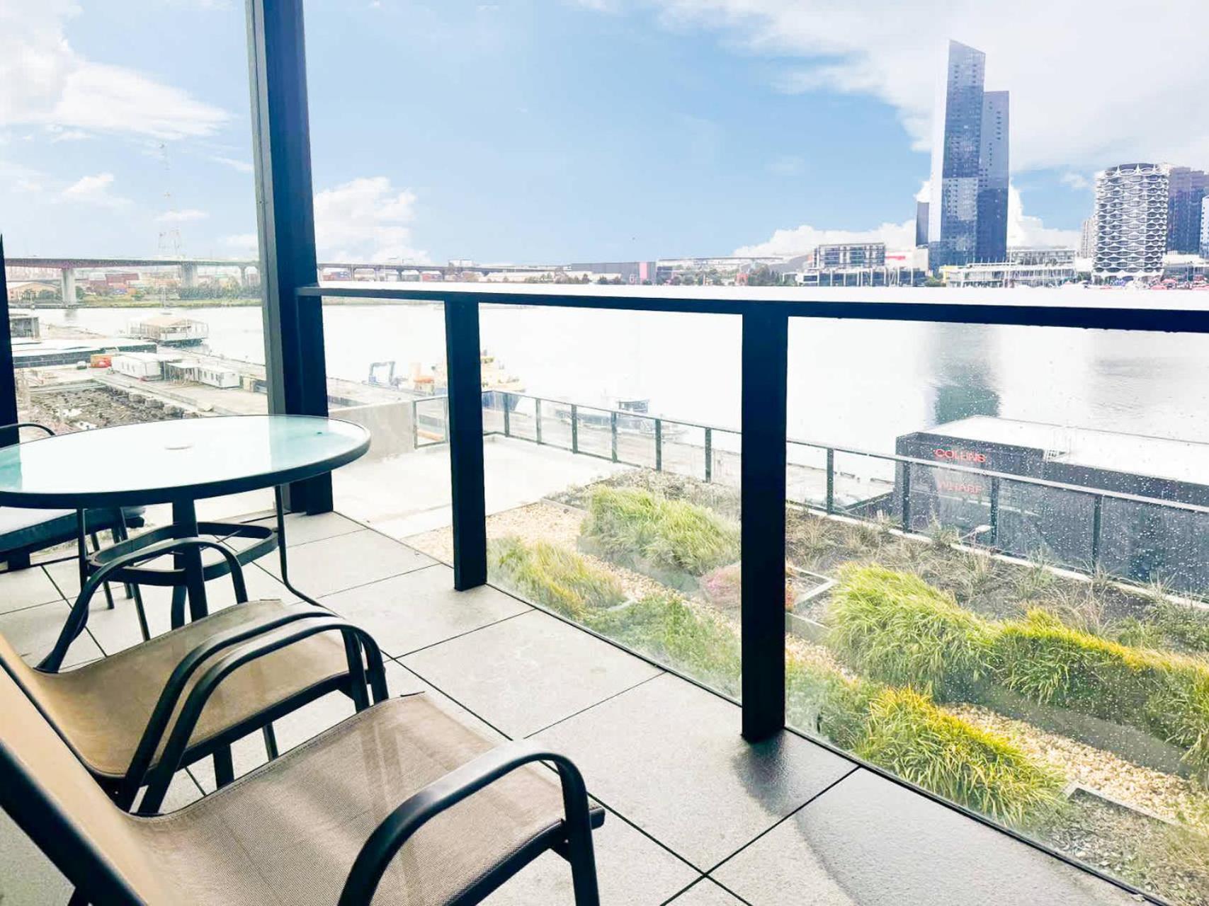 Amazing CBD 3BR Apt Bayview Free Parking