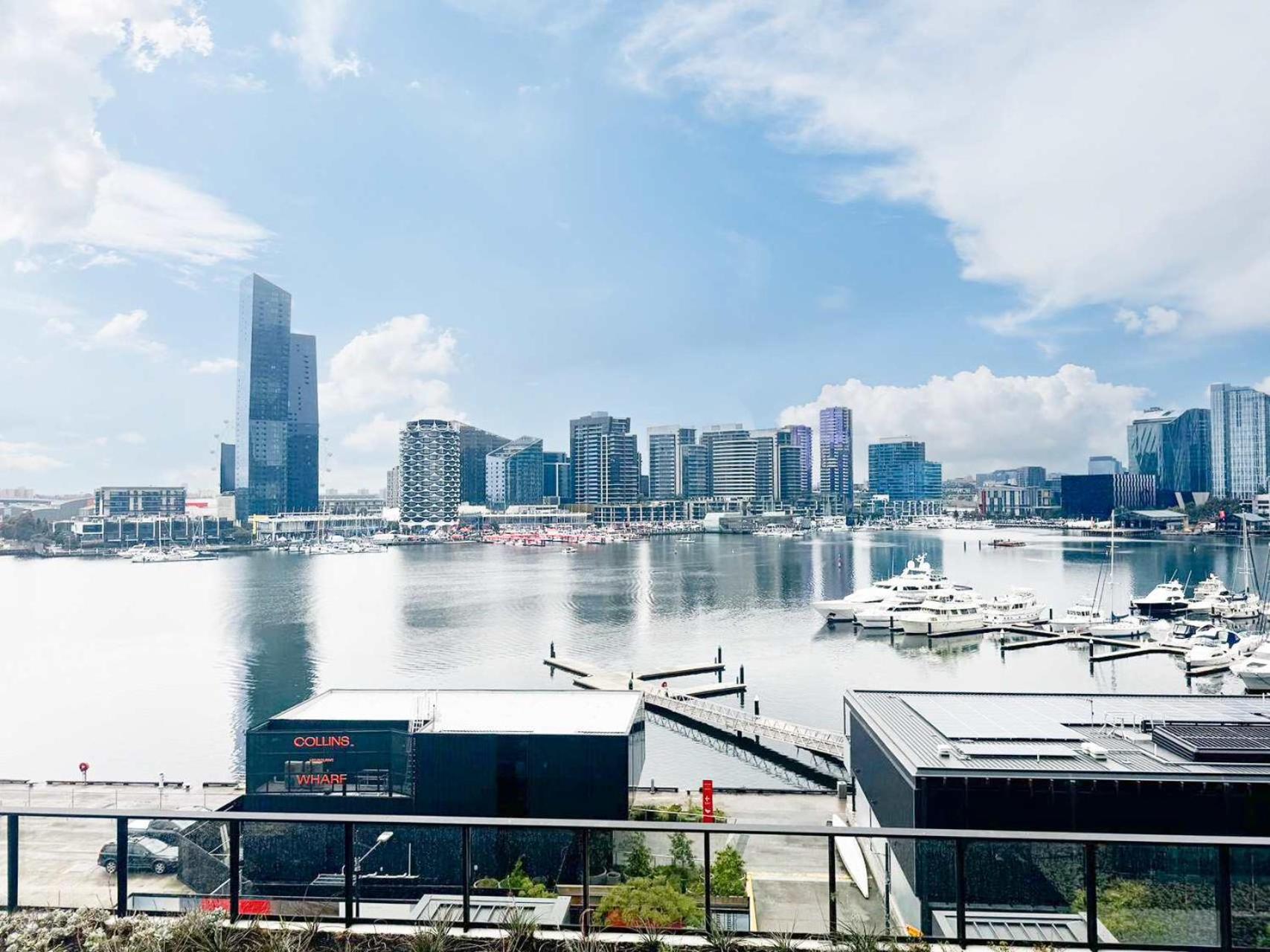 Amazing CBD 3BR Apt Bayview Free Parking