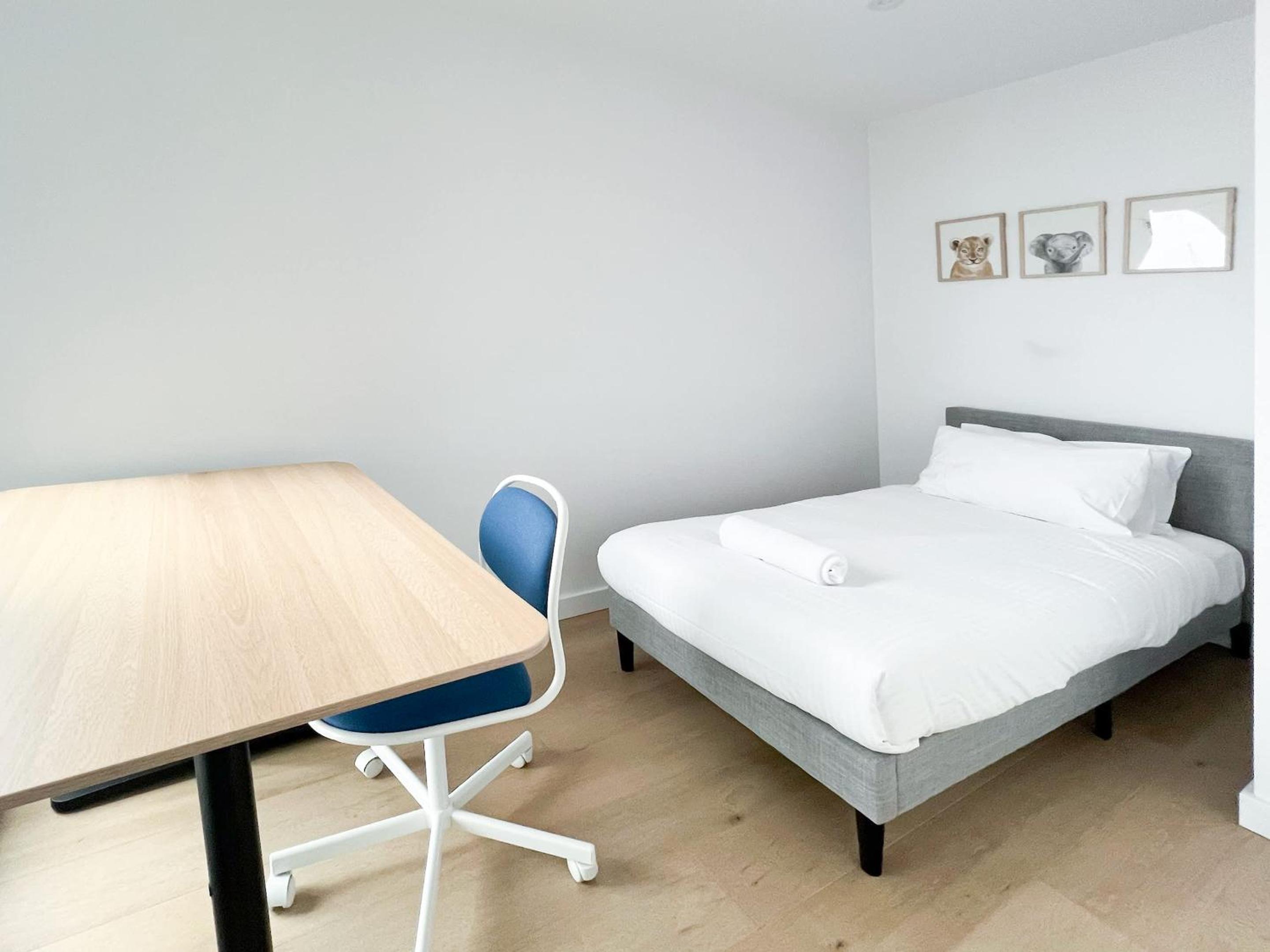Amazing CBD 3BR Apt Bayview Free Parking