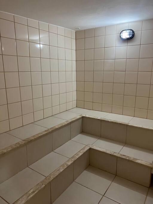 Casa adorável com 6 quartos, piscina, sauna, lareira e academia