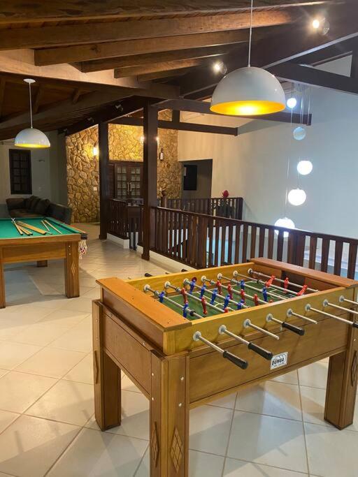 Casa adorável com 6 quartos, piscina, sauna, lareira e academia