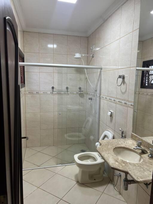 Casa adorável com 6 quartos, piscina, sauna, lareira e academia