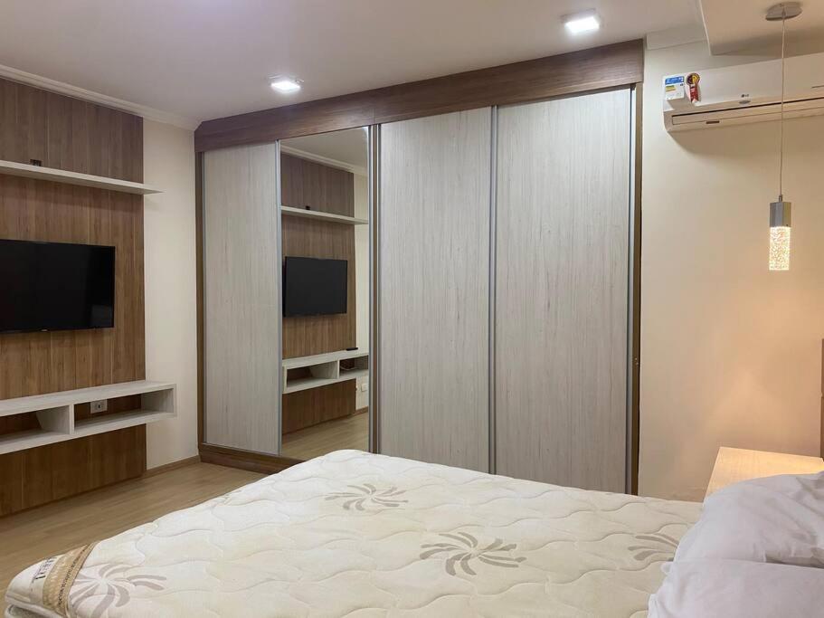 Casa adorável com 6 quartos, piscina, sauna, lareira e academia