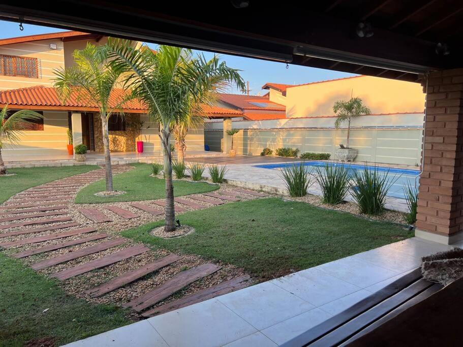 Casa adorável com 6 quartos, piscina, sauna, lareira e academia