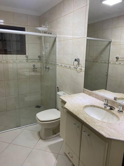 Casa adorável com 6 quartos, piscina, sauna, lareira e academia