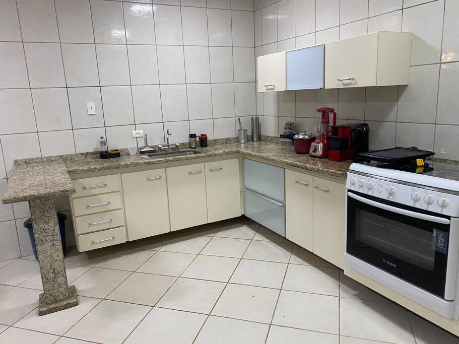Casa adorável com 6 quartos, piscina, sauna, lareira e academia