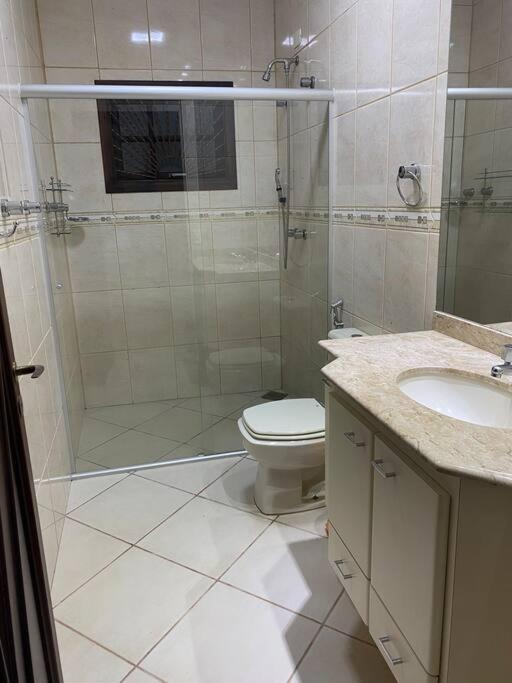 Casa adorável com 6 quartos, piscina, sauna, lareira e academia