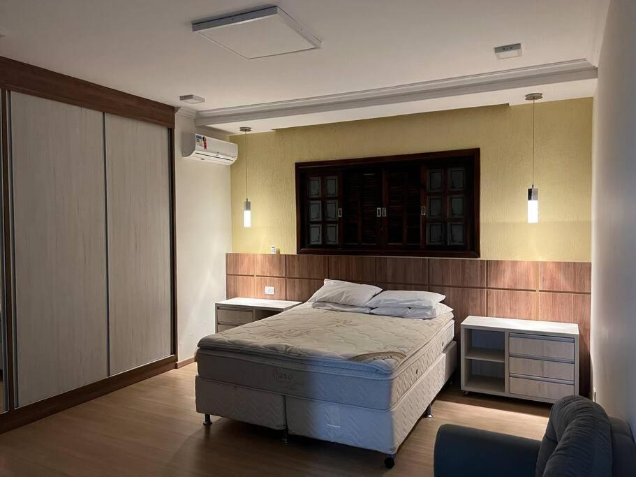 Casa adorável com 6 quartos, piscina, sauna, lareira e academia