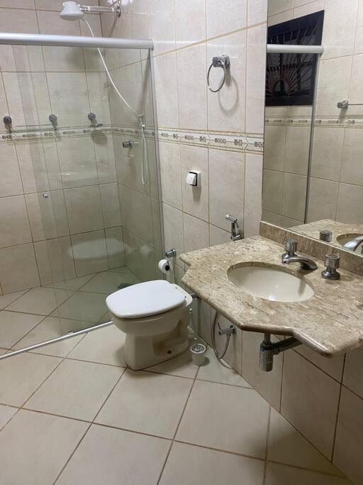 Casa adorável com 6 quartos, piscina, sauna, lareira e academia