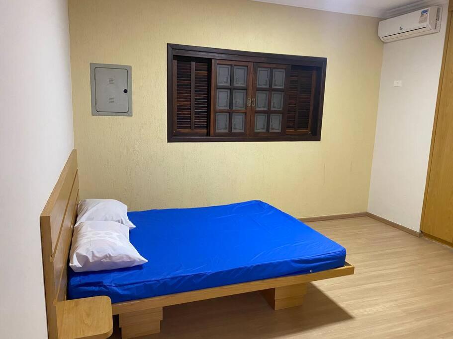 Casa adorável com 6 quartos, piscina, sauna, lareira e academia