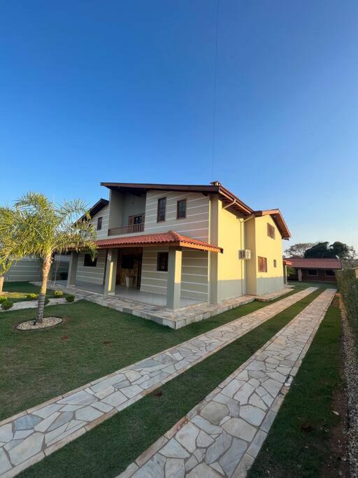 Casa adorável com 6 quartos, piscina, sauna, lareira e academia