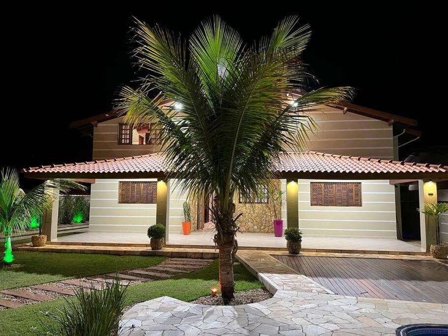 Casa adorável com 6 quartos, piscina, sauna, lareira e academia