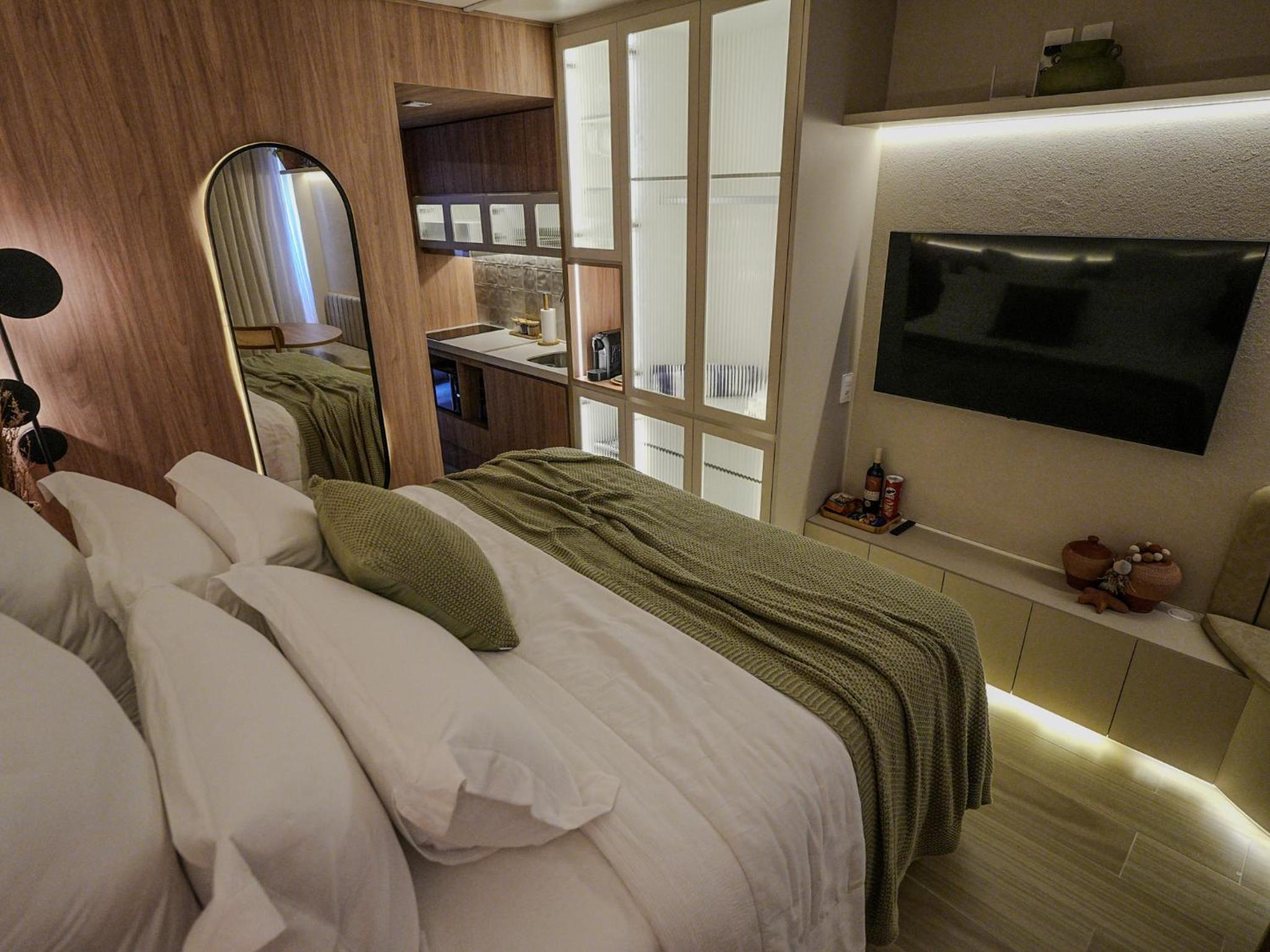 Setai Yacht Premium #307 by AcalMar Flats