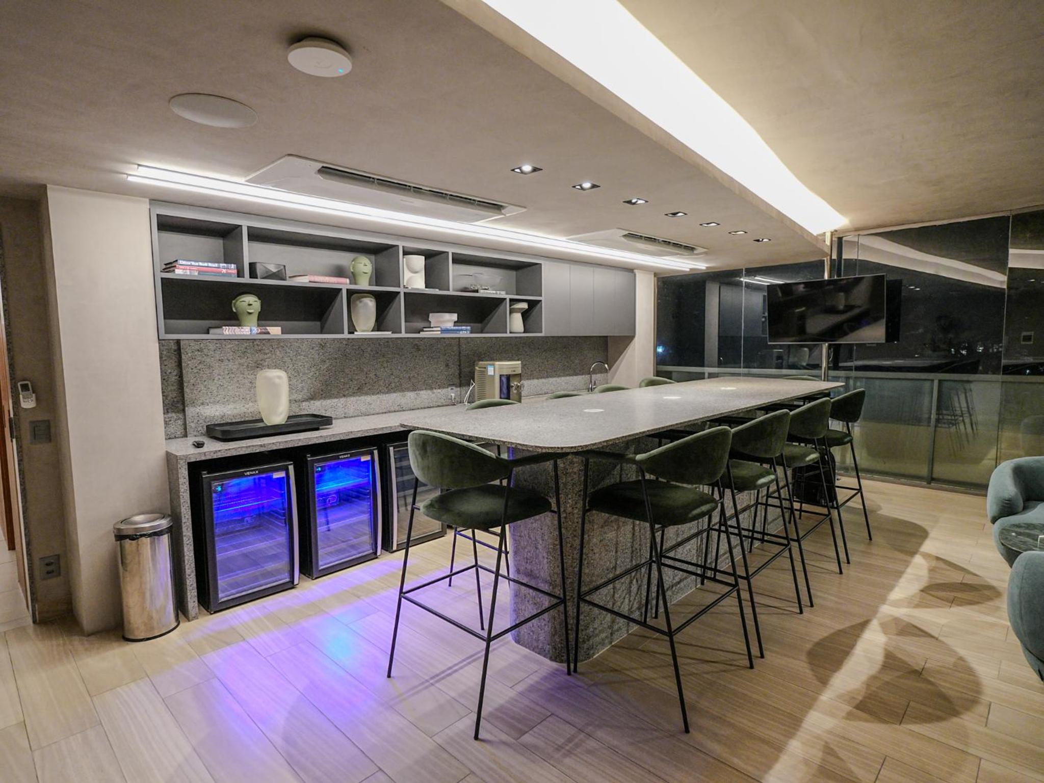 Setai Yacht Premium #307 by AcalMar Flats