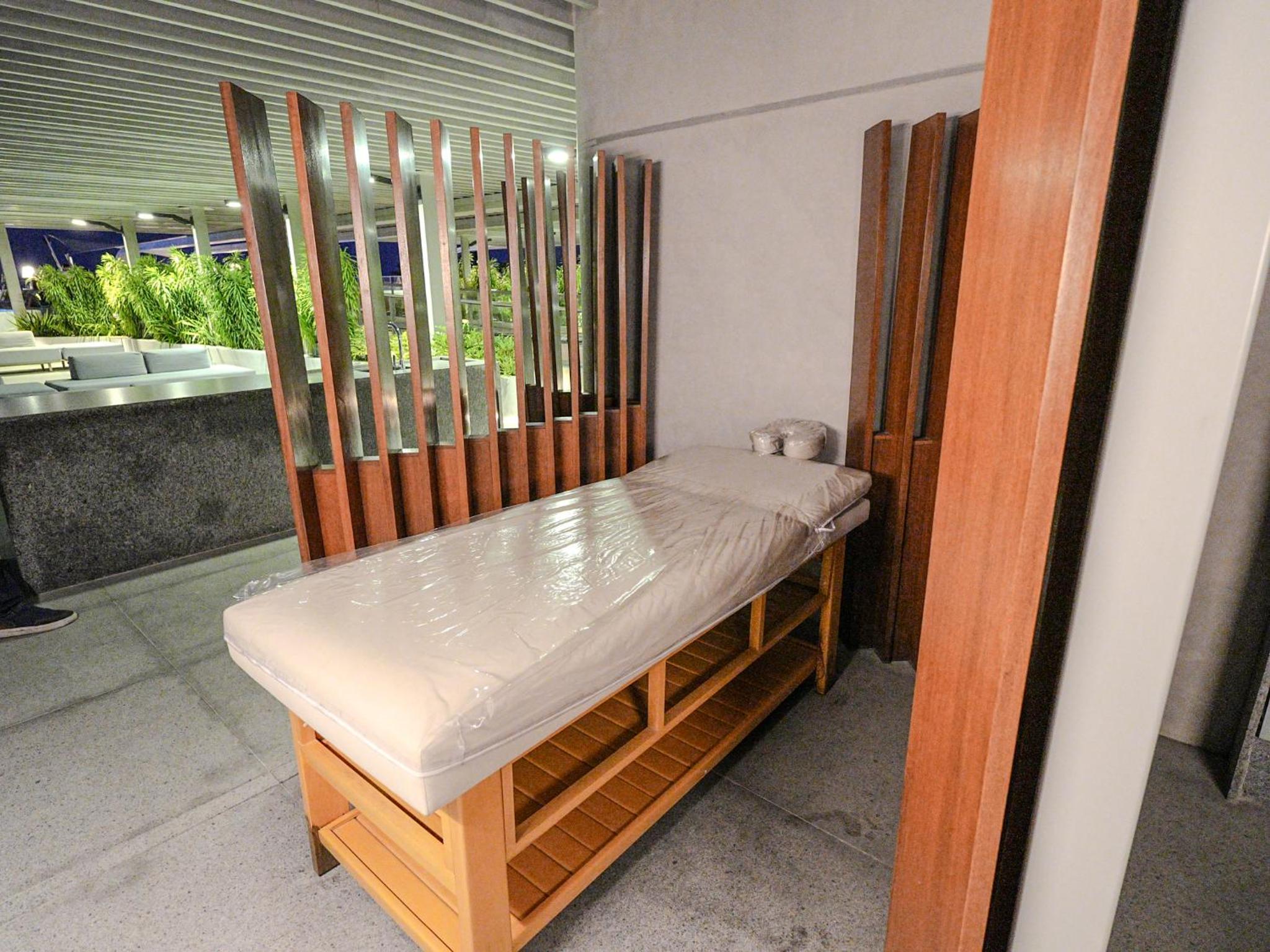 Setai Yacht Premium #307 by AcalMar Flats