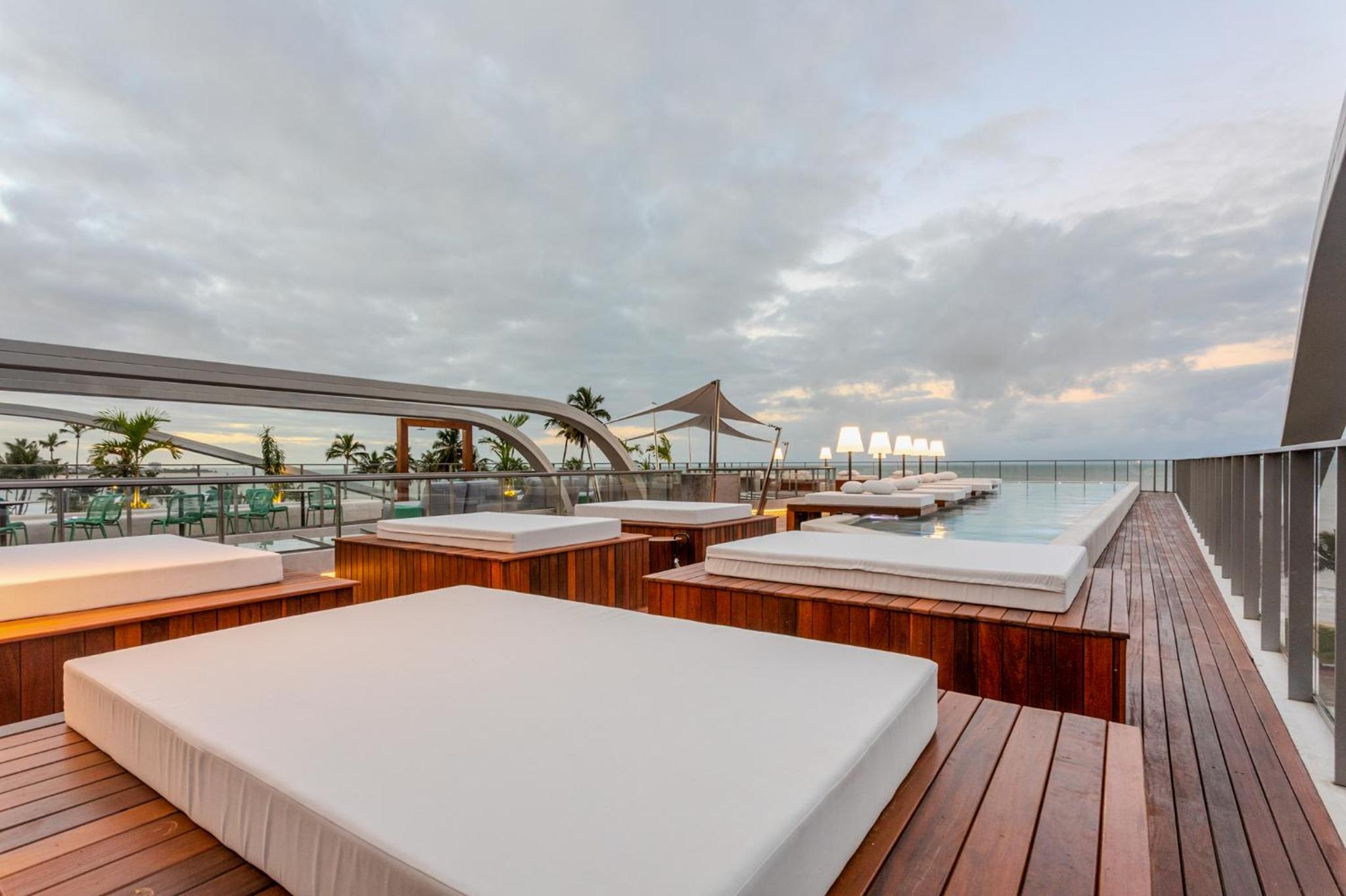 Setai Yacht Premium #307 by AcalMar Flats