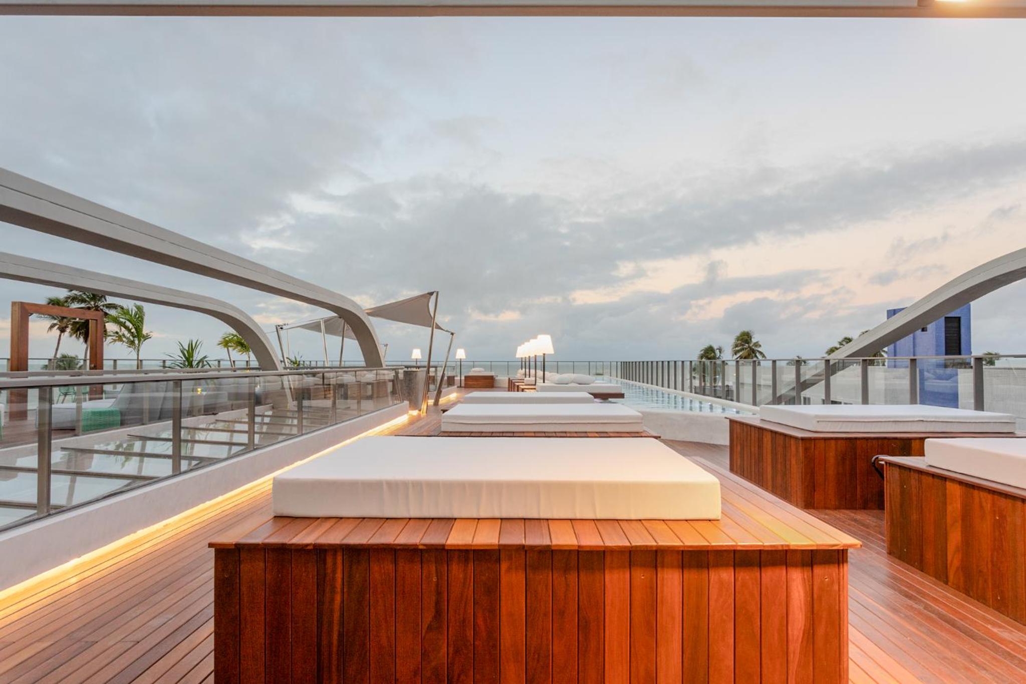 Setai Yacht Premium #307 by AcalMar Flats