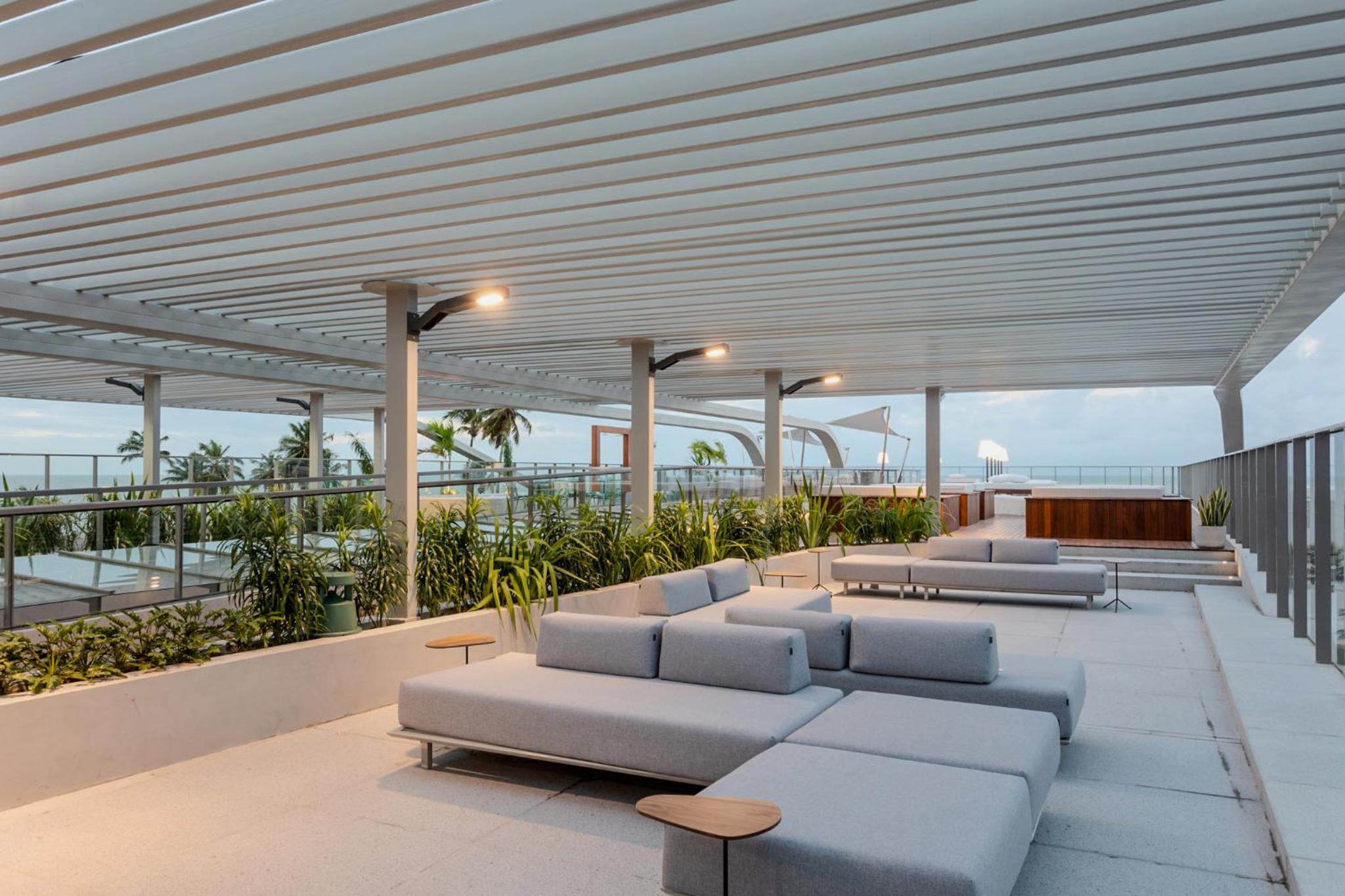 Setai Yacht Premium #307 by AcalMar Flats