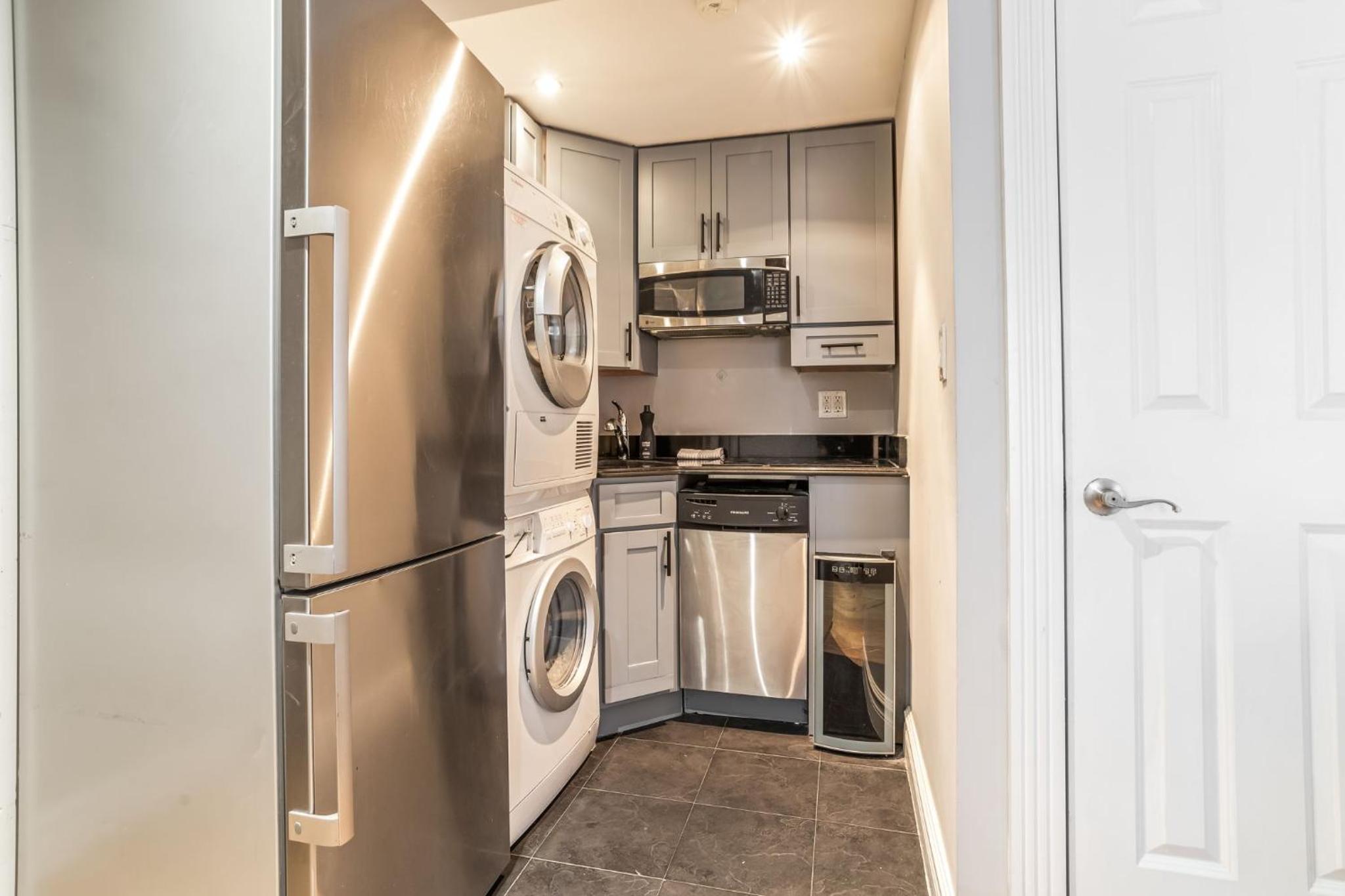 Charming 2-Bed 1-Bath Apartment in Turtle Bay