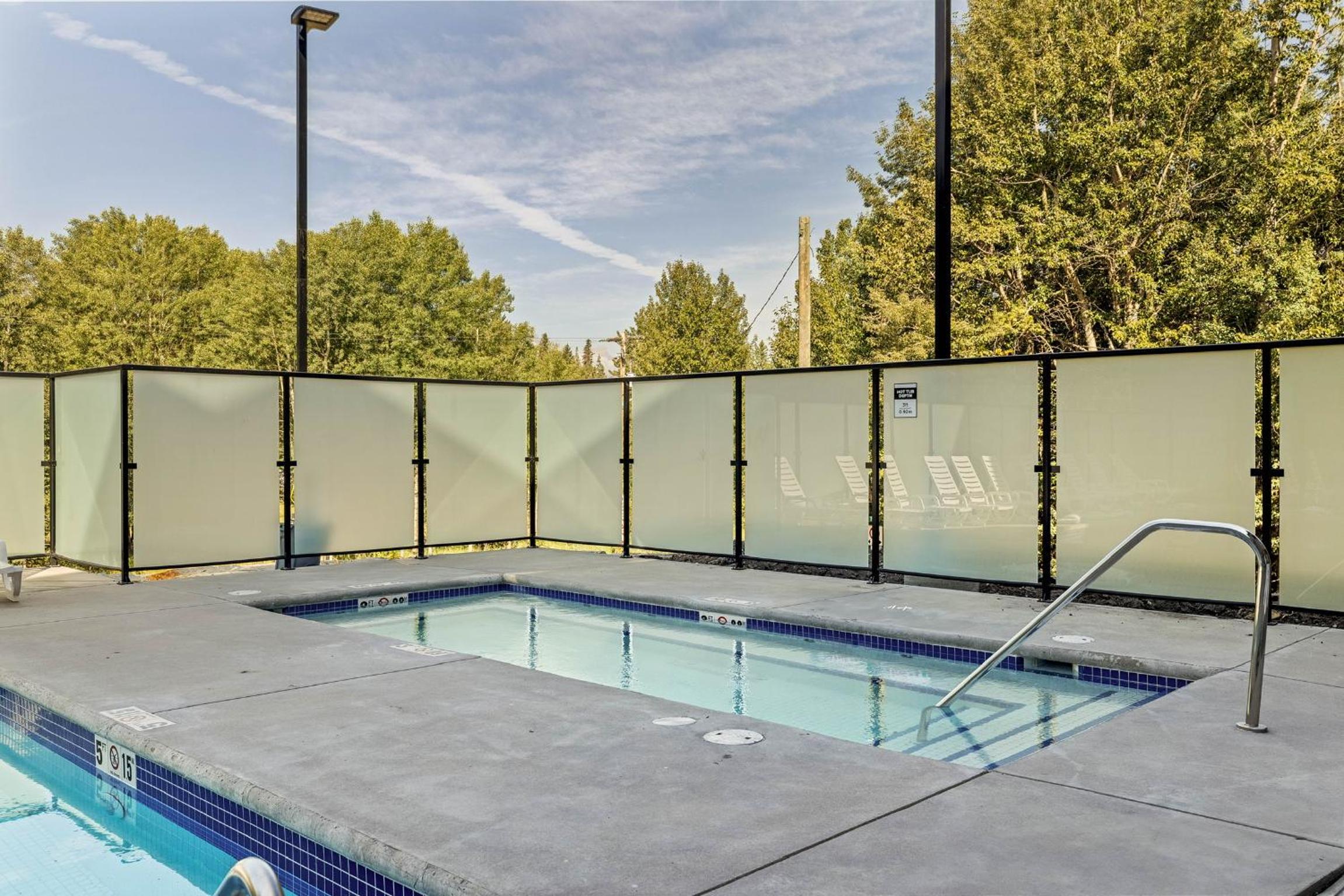 Perfect 3 bed-2 bath Top Floor Hot Tub Heated Pool Gym