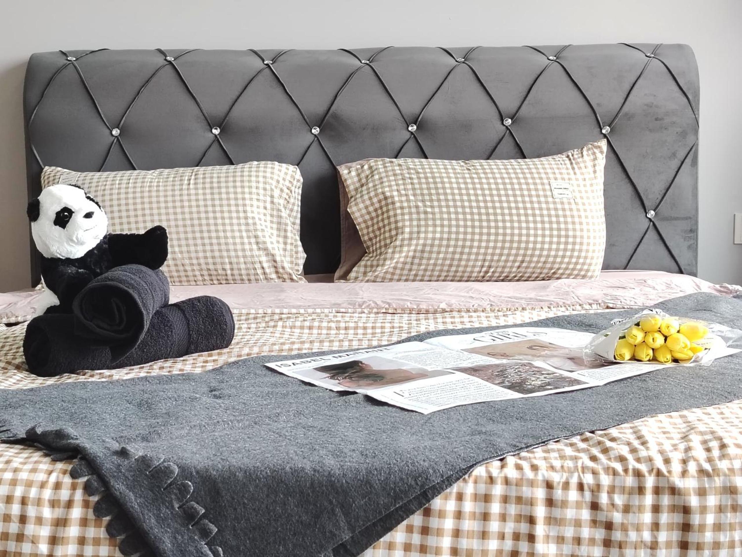 Almas Suites Cozy Stylish Couple Netflix BySTAY photo 5
