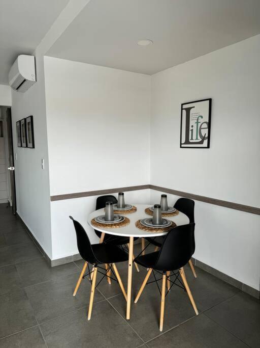 Amazing Loft Plaza Mayor Zone AC Wifi CoWorking view 4
