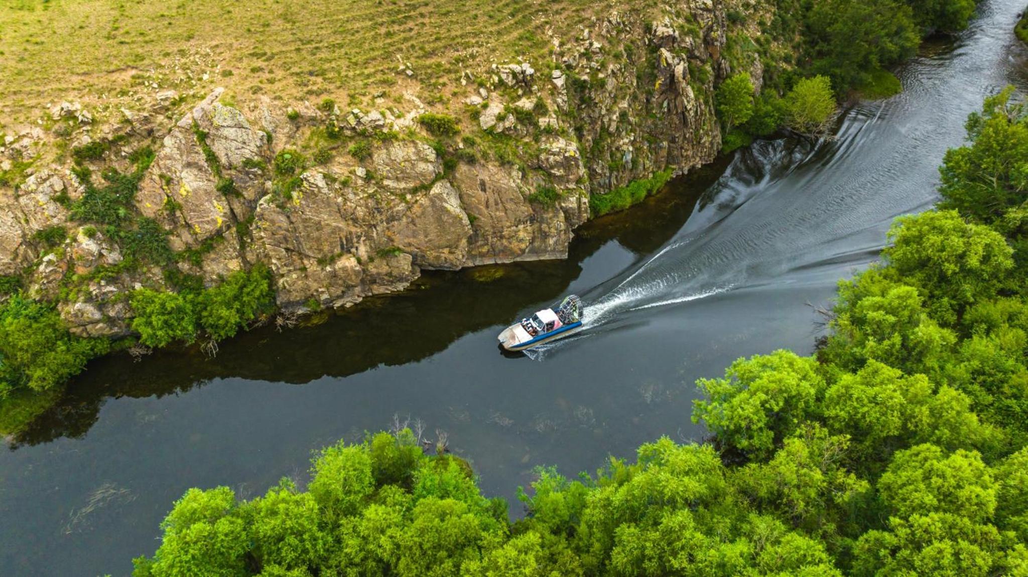 Tuul Riverside Lodge