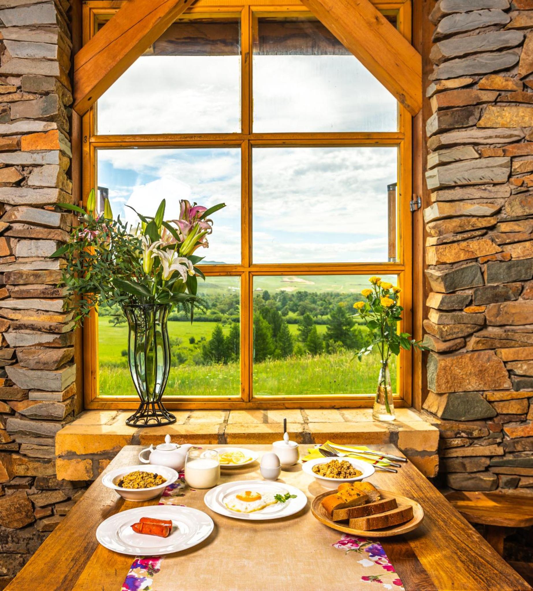 Tuul Riverside Lodge