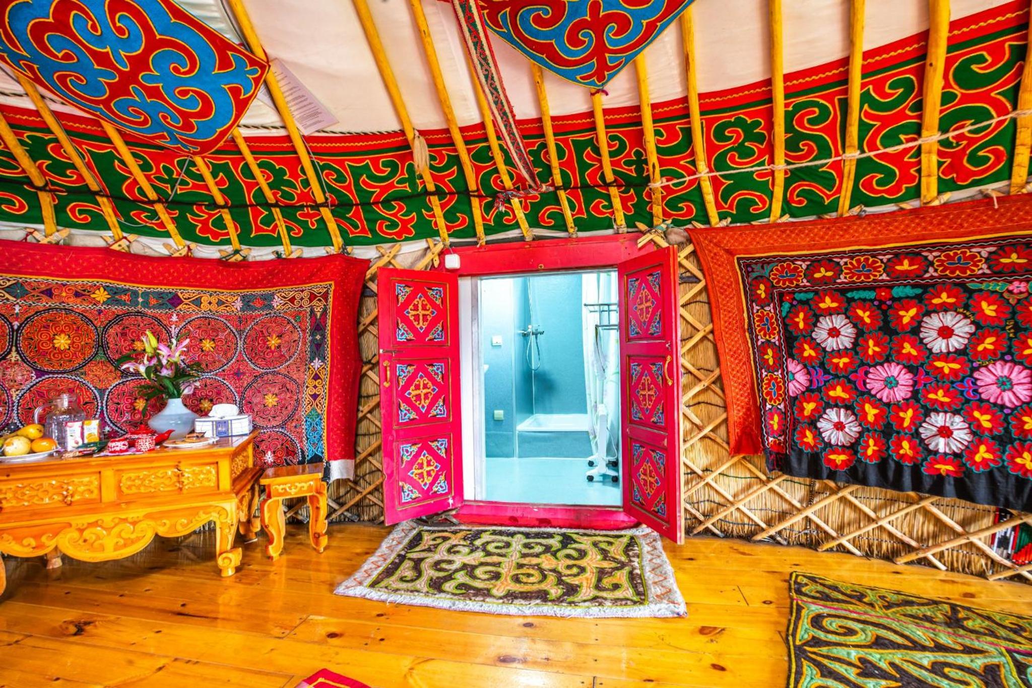Tuul Riverside Lodge