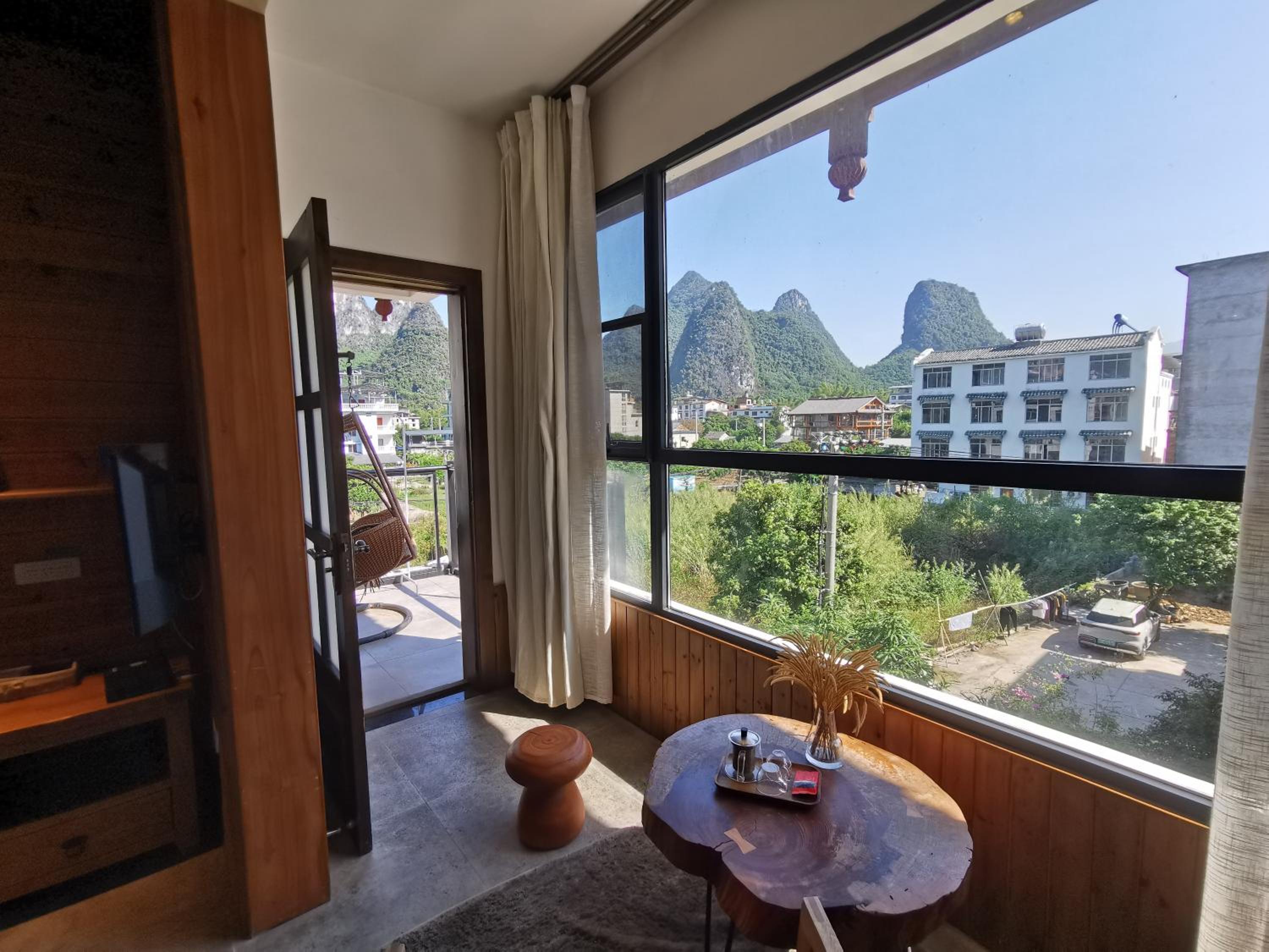 Yangshuo Shui Mo Ju courtyard