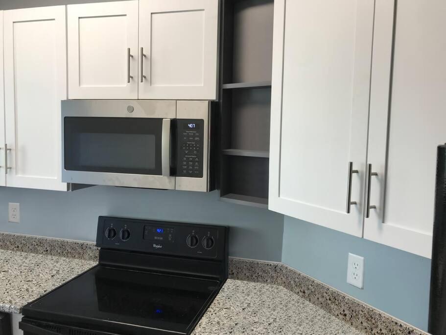 Bright 2BR Midtown Wilmington - Walk to Trader Joe's & Whole Foods, Top-Rated Location
