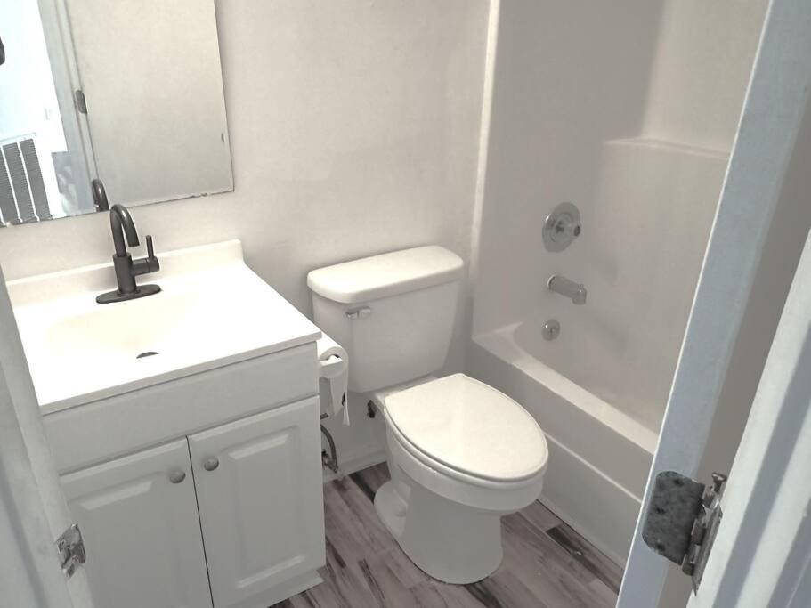 Bright 2BR Midtown Wilmington - Walk to Trader Joe's & Whole Foods, Top-Rated Location