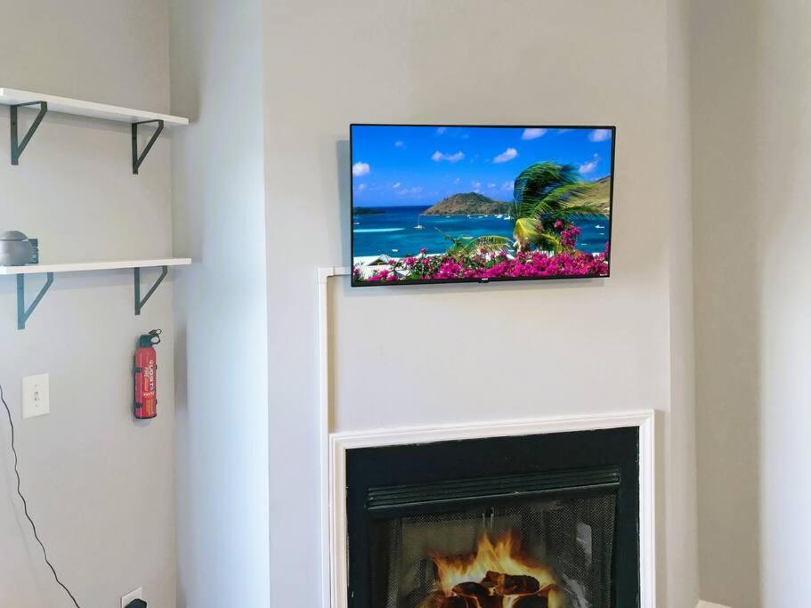 Bright 2BR Midtown Wilmington - Walk to Trader Joe's & Whole Foods, Top-Rated Location