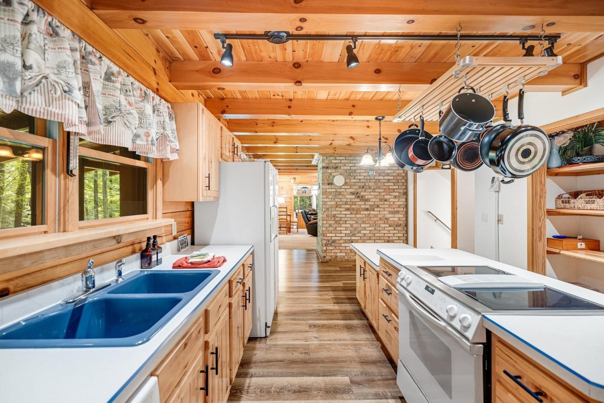 Twin Creeks Lodge by AvantStay 33 Acre Retreat