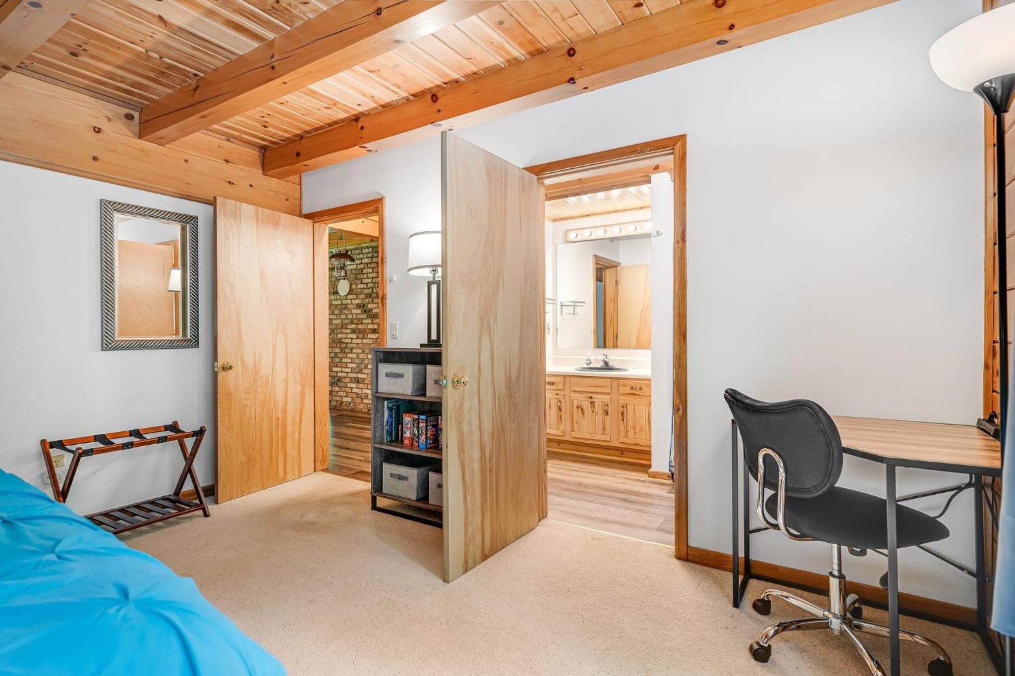 Twin Creeks Lodge by AvantStay 33 Acre Retreat