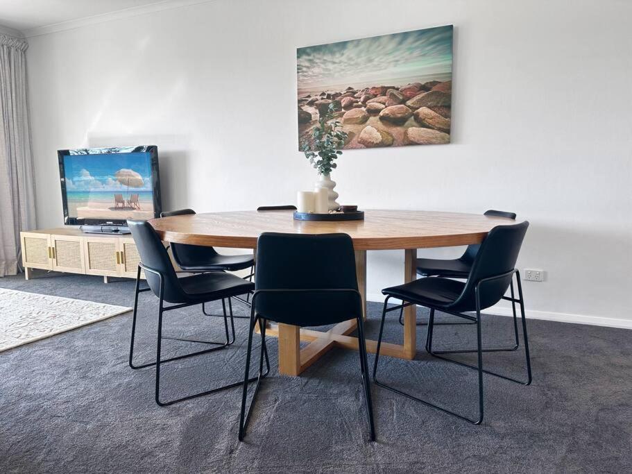 Unit 5 - Avoca Palms Resort - 3 bedroom apartment