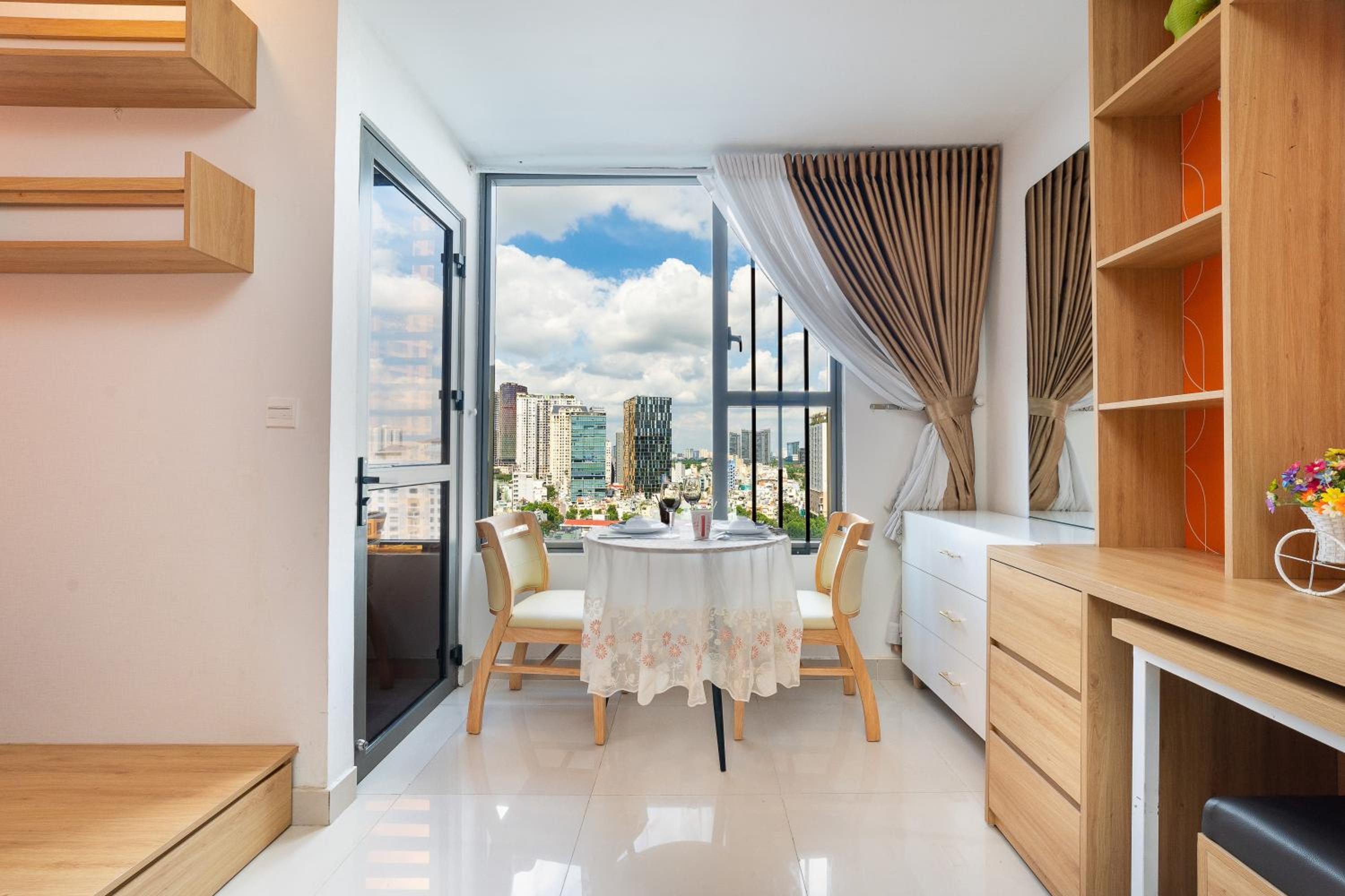 Jennifer Stay