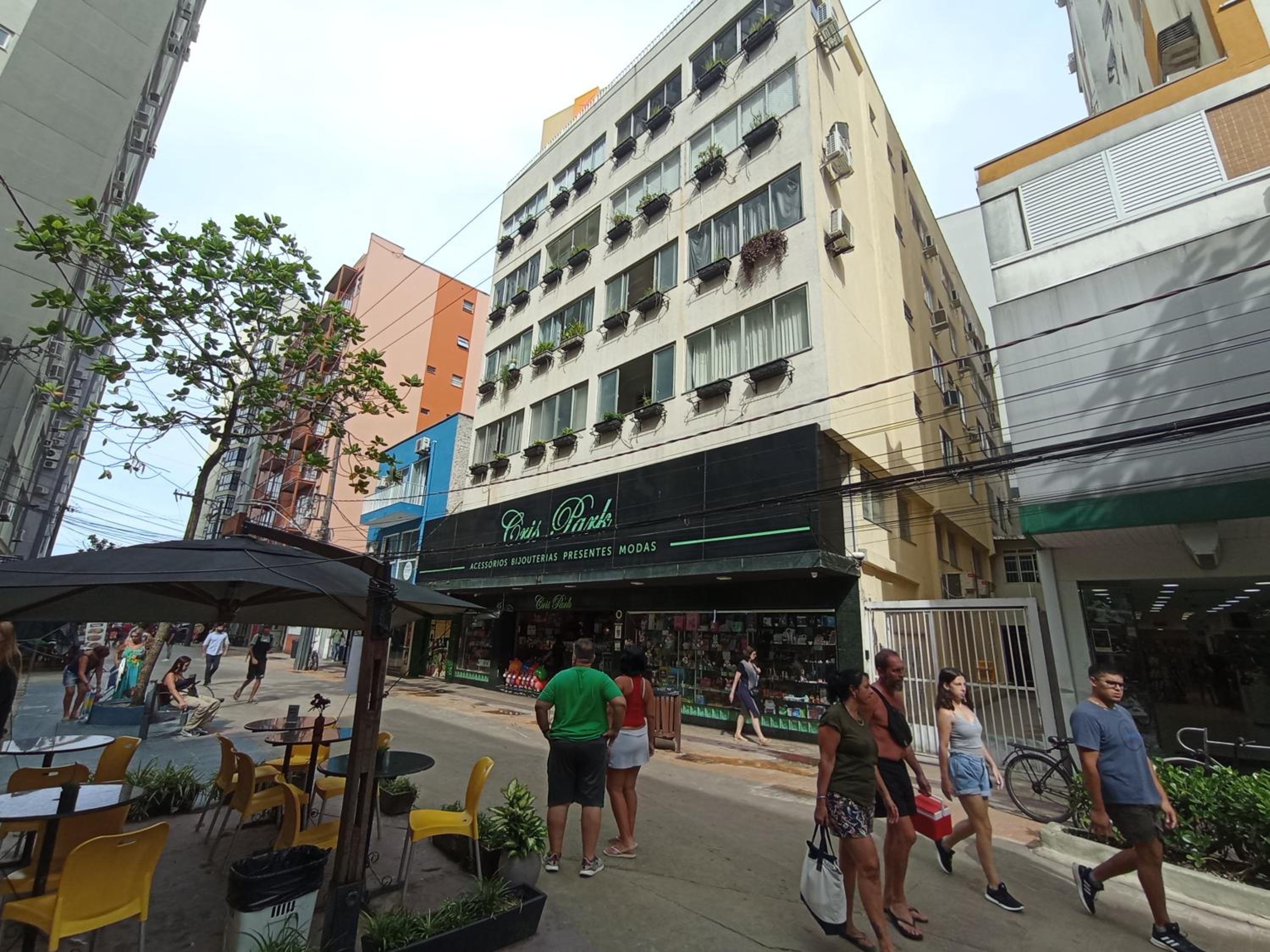 Melhor Local da Quadramar no Calçadão da Praia Central - garagem