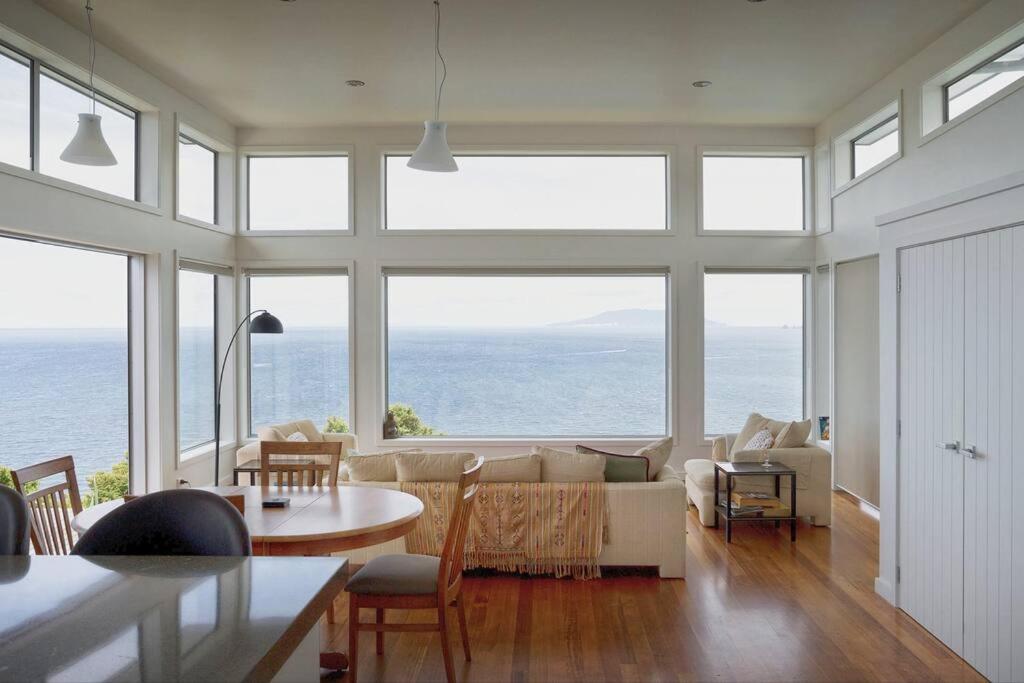 XSPOT Cliff House apartment, secluded 4WD location view 2