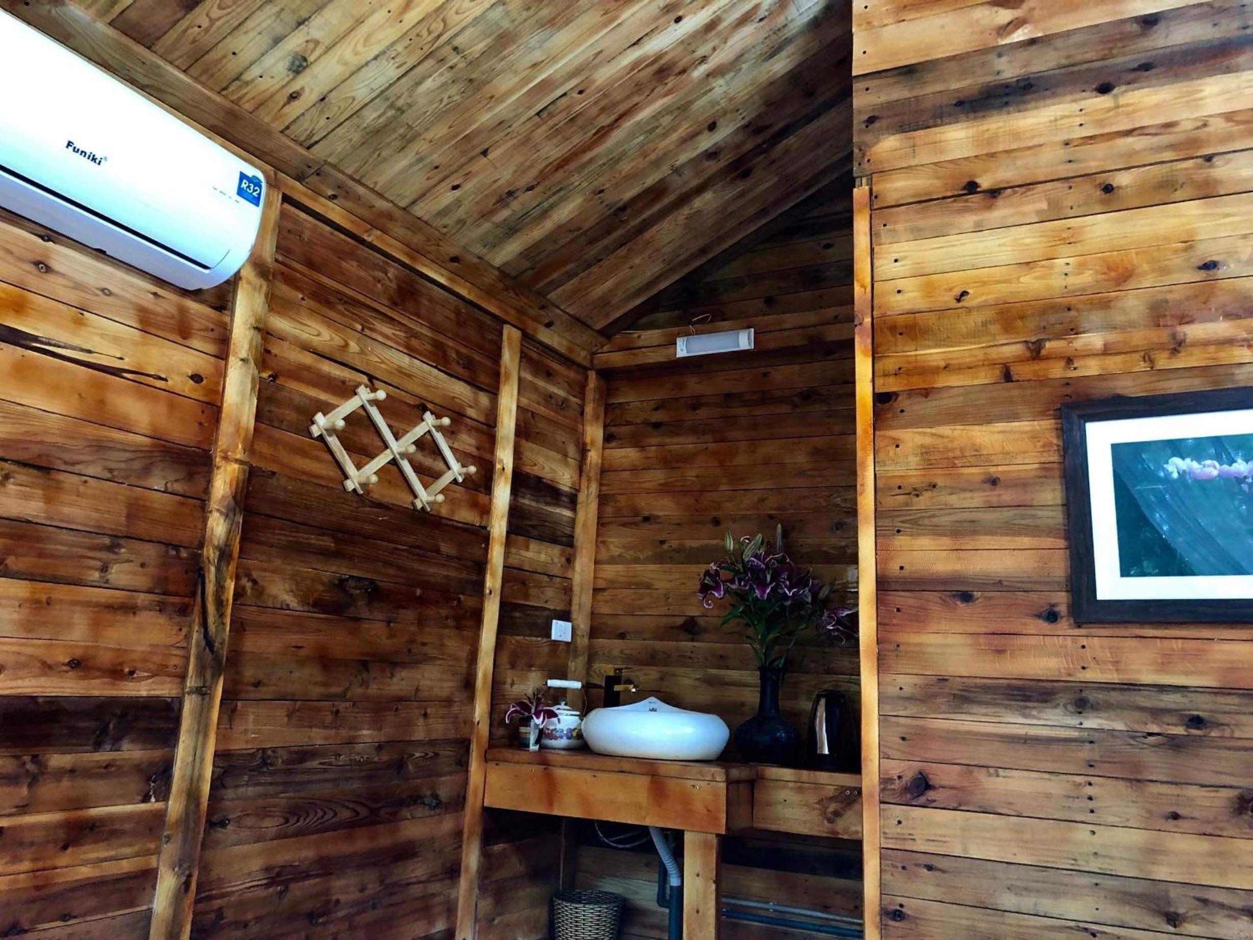 Pine Hill Villas & Camping