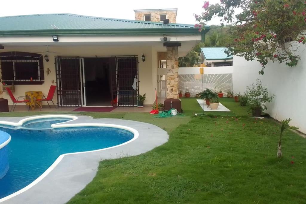 VillaLore piscina exclusiva BBQ AC max 11 personas 5min playas