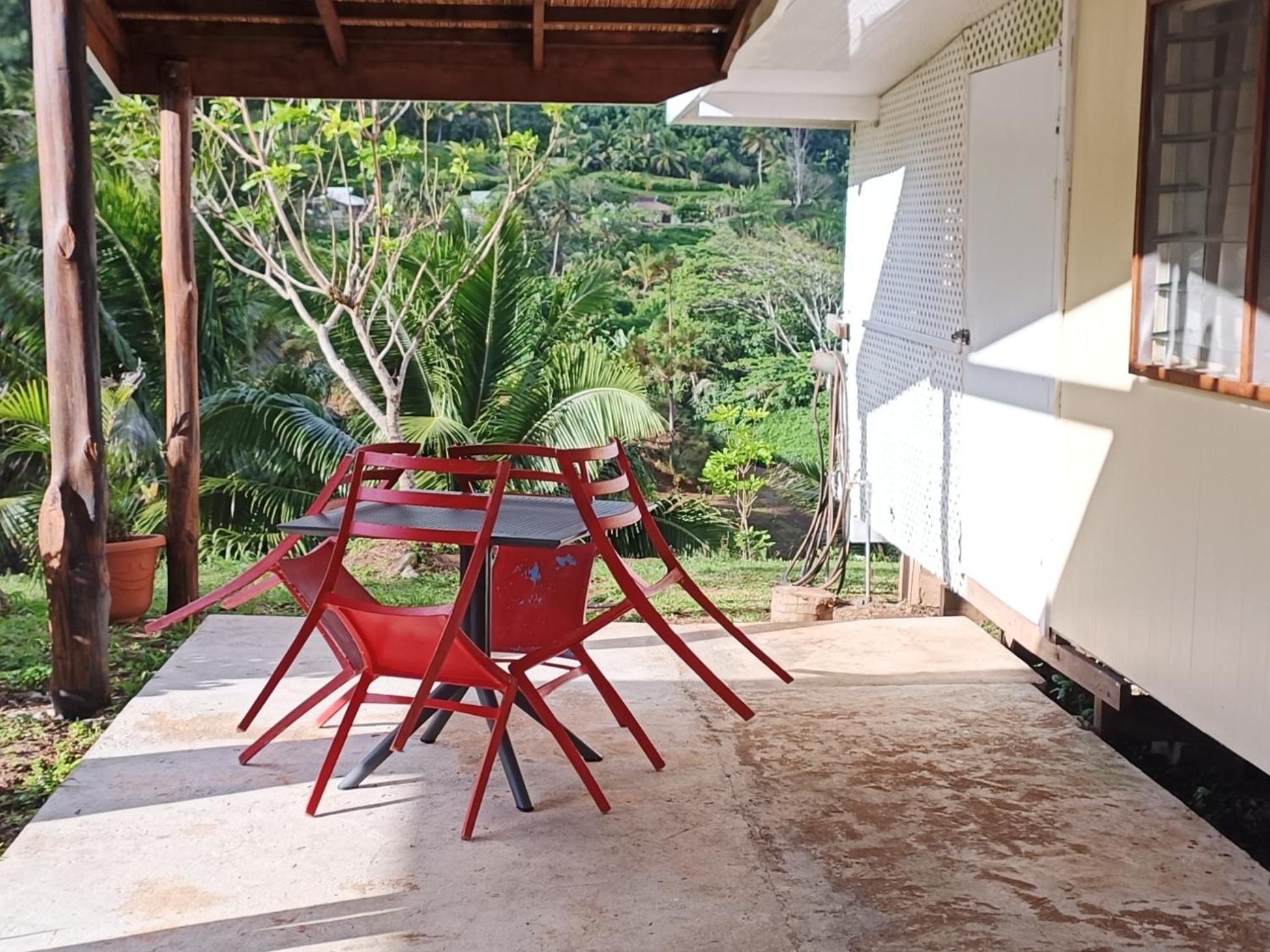 Fare NATIHERE Huahine 1 view 3