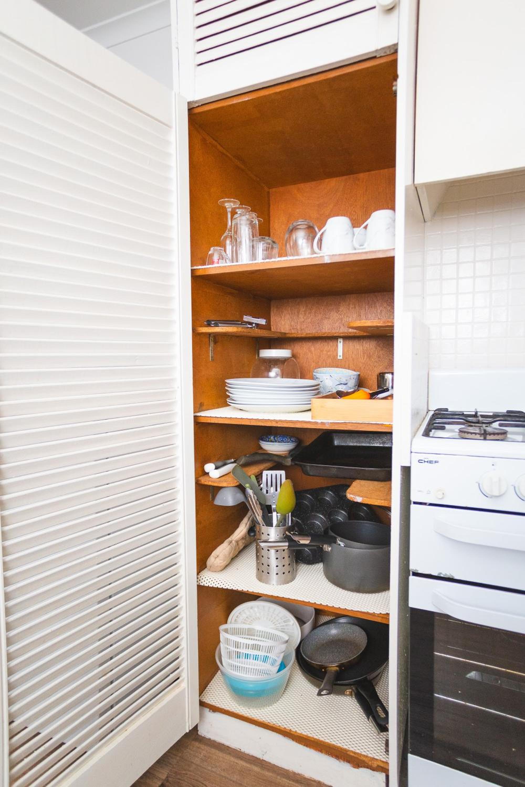 Stay next to train station! Melbourne CBD 12 km!