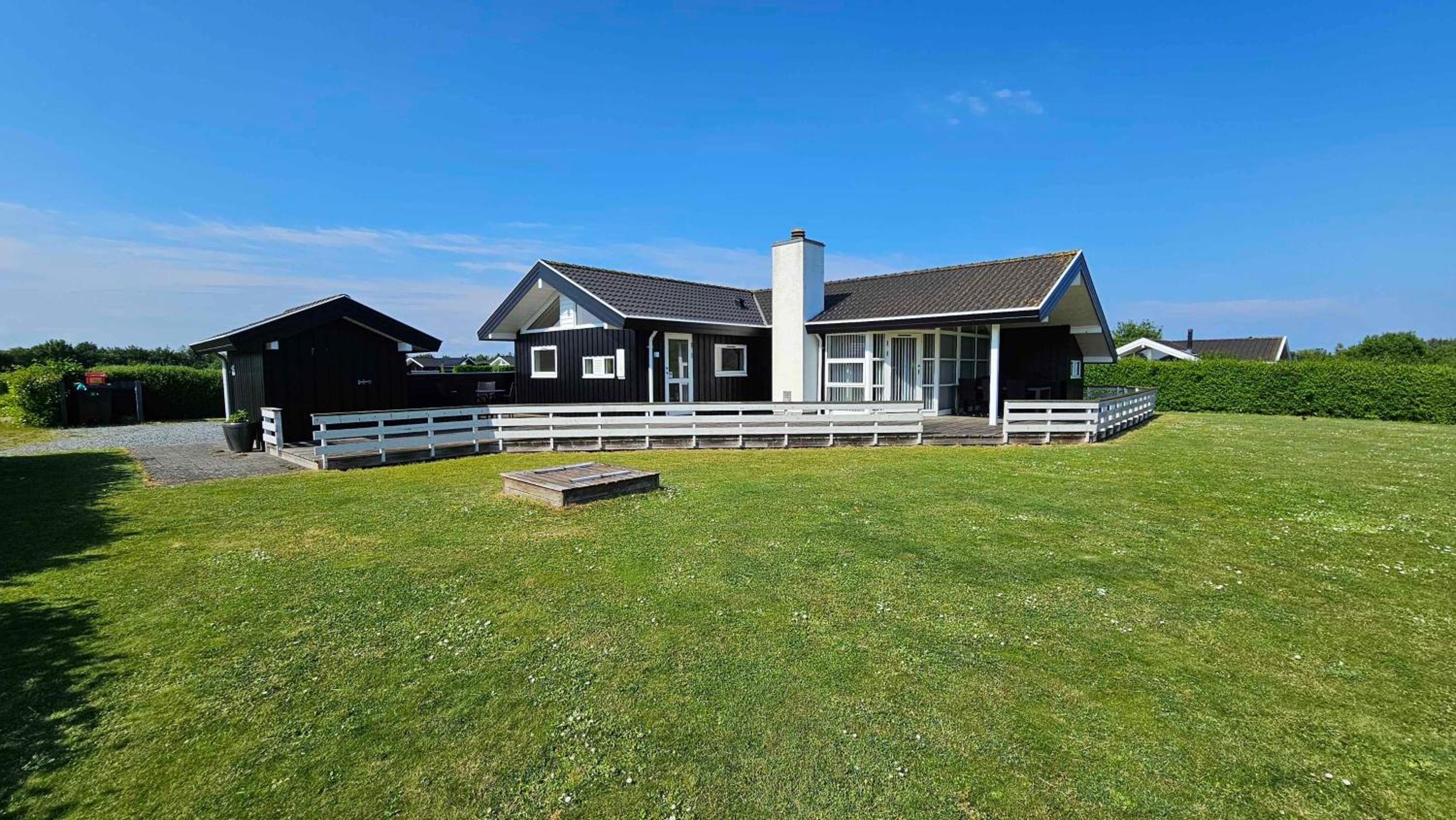 Cozy And Modern Holiday Home With All Equipment