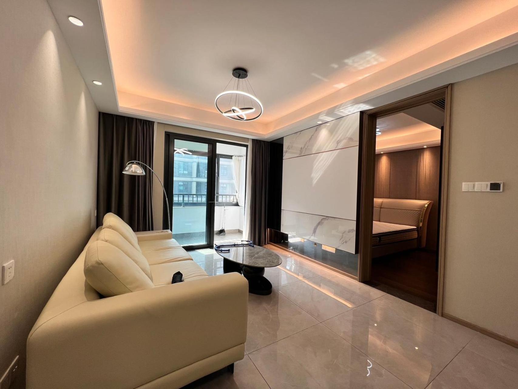 Shanghai HongQiao Airport Branch National Convention and Exhibition Center great 3 bedrooms Boutique designer house have two bathrooms