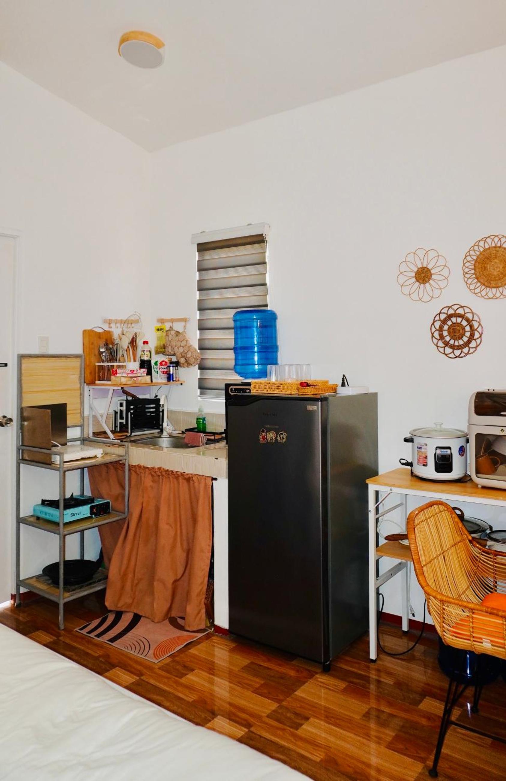 Olango Island - S&E-1 Tiny Guest House Fully Furnished with Hot Shower, Washer, Wi-Fi, Netflix & King-size Bed view 4
