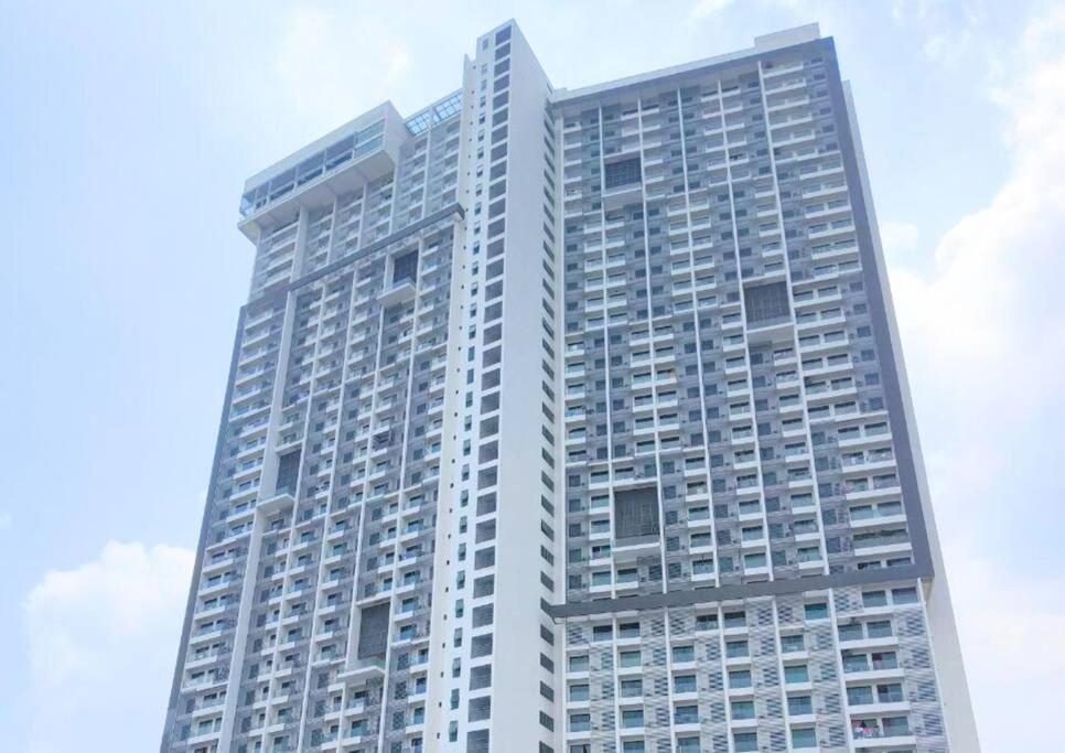 Lovely Cybersquare Ensuite with Skyline View #CS6 photo 5