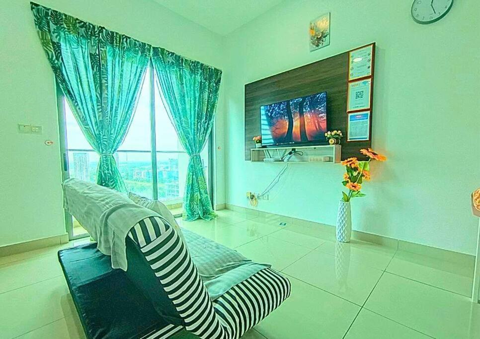 Lovely Cybersquare Ensuite with Skyline View #CS6 photo 8